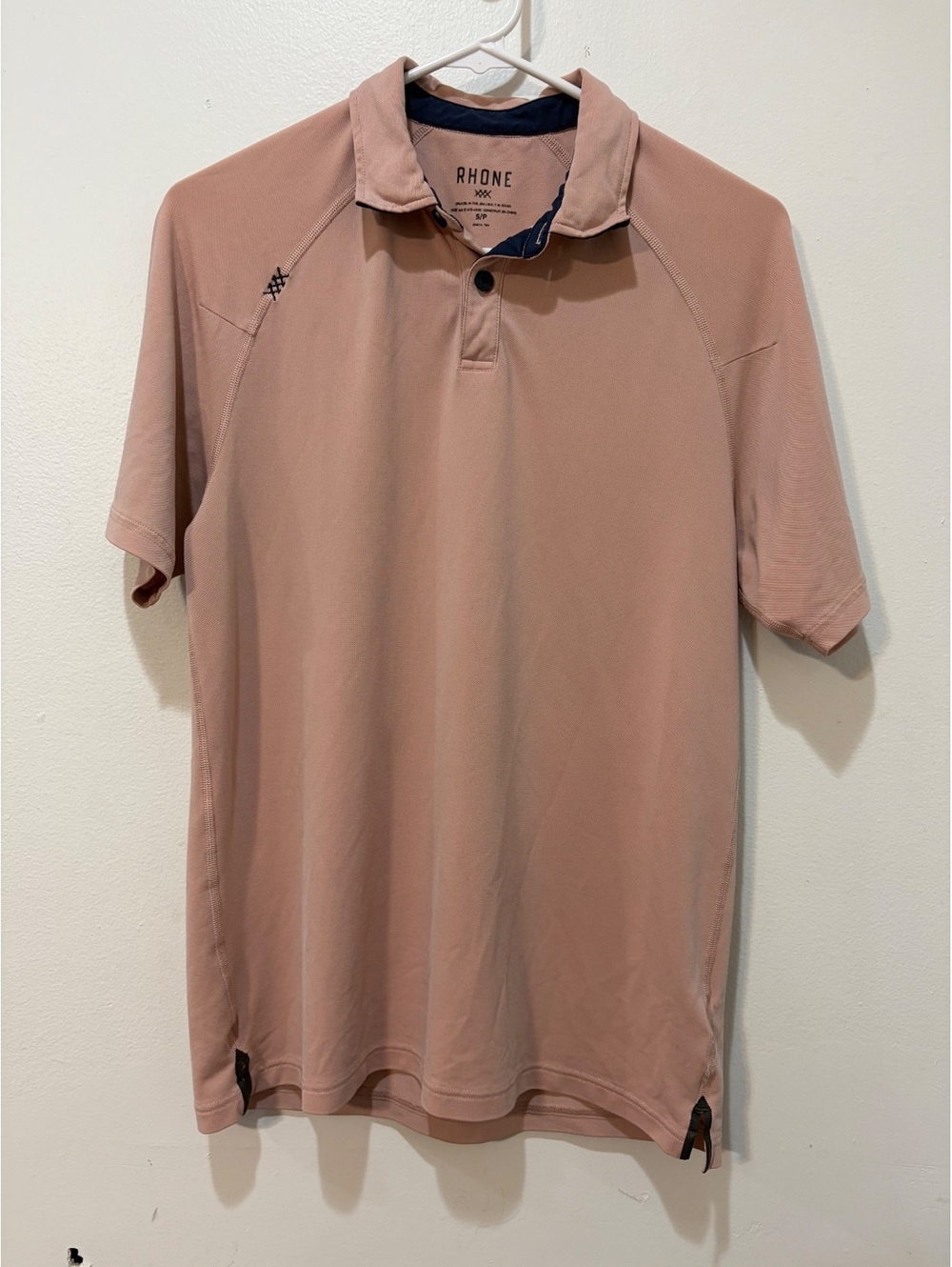 Rhône golf polo in pink size small